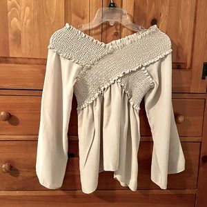 NWOT Vici Off the Shoulder Top -sz Small